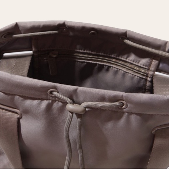 BEYOND YOGA Convertible Gym Bag / Backpack / Tote in BIRCHWOOD (tan) | NEW - Picture 9 of 11